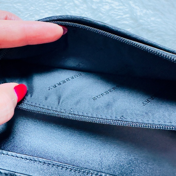 Burberry classic Check Wallet Authentic with Dust bag included - Picture 11 of 11